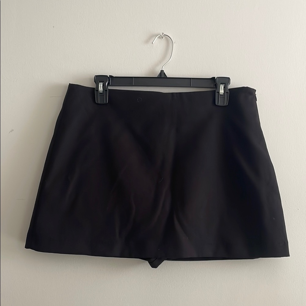 Dissh black mini skort